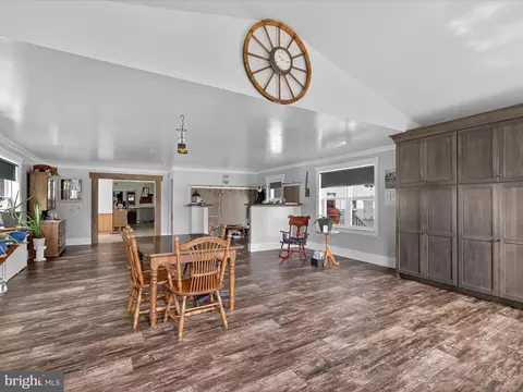 Entry Way - 105 Fairland Rd, Lititz, PA 17543 photo 2 of 14