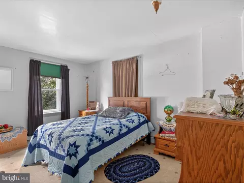 Bedroom - 105 Fairland Rd, Lititz, PA 17543 photo 4 of 8