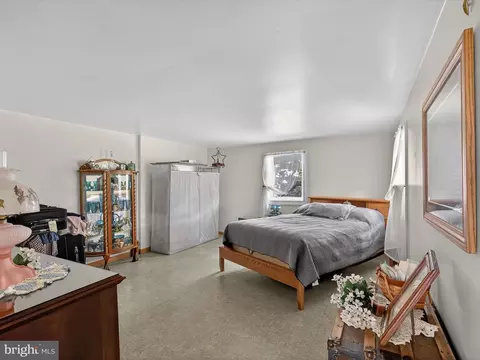Bedroom - 105 Fairland Rd, Lititz, PA 17543 photo 8 of 8
