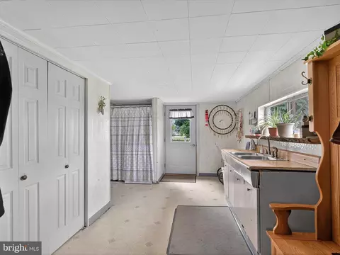 Entry Way - 105 Fairland Rd, Lititz, PA 17543 photo 6 of 14