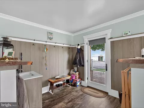 Entry Way - 105 Fairland Rd, Lititz, PA 17543 photo 3 of 14