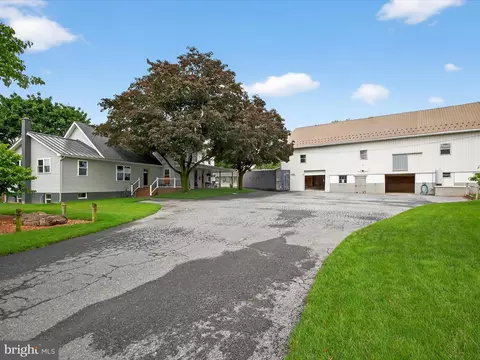 Exterior - 105 Fairland Rd, Lititz, PA 17543 photo 2 of 18