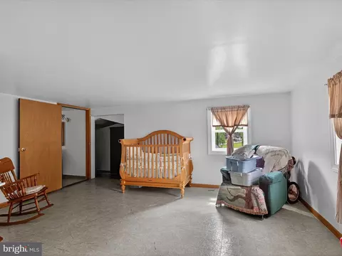 Bedroom - 105 Fairland Rd, Lititz, PA 17543 photo 6 of 8
