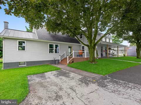 Exterior - 105 Fairland Rd, Lititz, PA 17543 photo 3 of 18