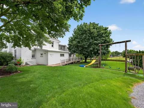Exterior - 105 Fairland Rd, Lititz, PA 17543 photo 6 of 18