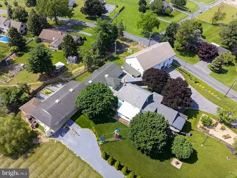 View/Area - 105 Fairland Rd, Lititz, PA 17543 photo 2 of 10