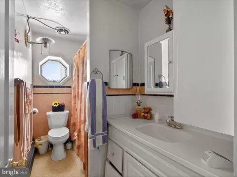 Bath - 105 Fairland Rd, Lititz, PA 17543 photo 3 of 3