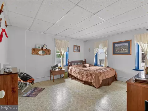 Bedroom - 105 Fairland Rd, Lititz, PA 17543 photo 2 of 8