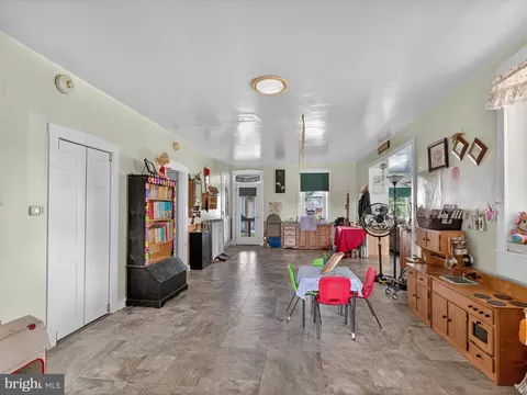 Entry Way - 105 Fairland Rd, Lititz, PA 17543 photo 5 of 14