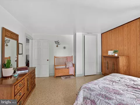 Bedroom - 105 Fairland Rd, Lititz, PA 17543 photo 3 of 8