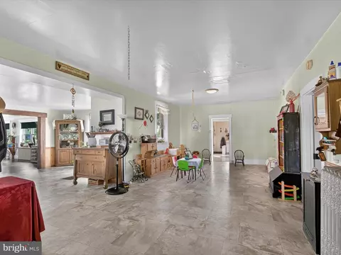 Entry Way - 105 Fairland Rd, Lititz, PA 17543 photo 4 of 14