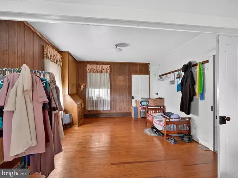 Bedroom - 105 Fairland Rd, Lititz, PA 17543 photo 1 of 8