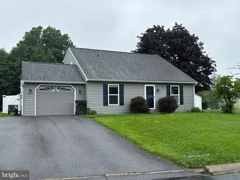 3 Blue Jay Dr, Stevens, PA 17578