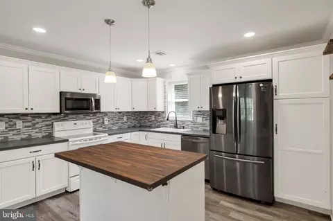 Kitchen - 483 Crosswinds Dr, Lititz, PA 17543 photo 1 of 1
