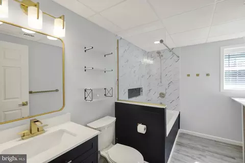 Bath - 483 Crosswinds Dr, Lititz, PA 17543 photo 1 of 2