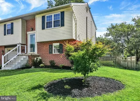 Exterior - 483 Crosswinds Dr, Lititz, PA 17543 photo 2 of 3