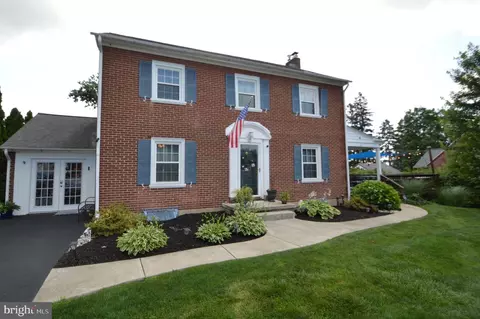 727 Pearl Ave, Manheim, PA 17545