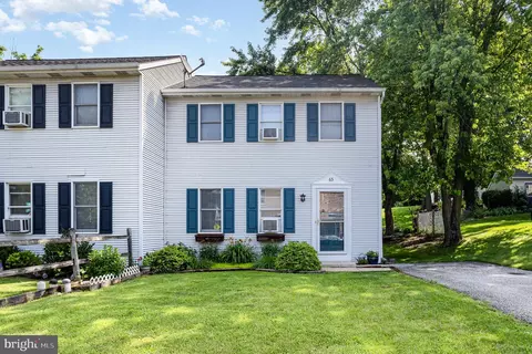 65 Old Market St, Mount Joy, PA 17552