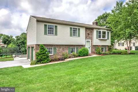 12 Pewter Dr, Lititz, PA 17543