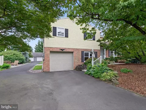 13 Green Lawn Dr, Ephrata, PA 17522