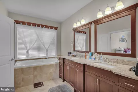 Entry Way - 661 Integrity Dr, Lititz, PA 17543 photo 7 of 9