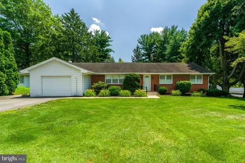 180 W Charlotte St, Millersville, PA 17551