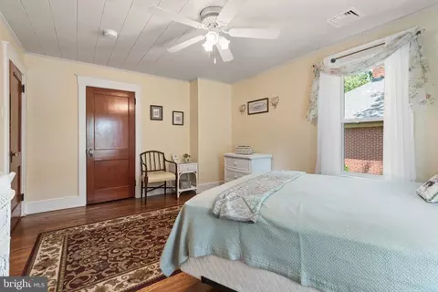 Bedroom - 420 Linden St, Lititz, PA 17543 photo 5 of 5