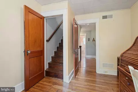 Entry Way - 420 Linden St, Lititz, PA 17543 photo 4 of 5