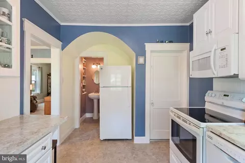 Entry Way - 420 Linden St, Lititz, PA 17543 photo 1 of 5