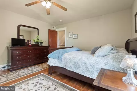 Bedroom - 420 Linden St, Lititz, PA 17543 photo 3 of 5