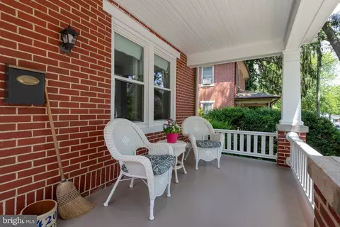 Exterior - 420 Linden St, Lititz, PA 17543 photo 4 of 10