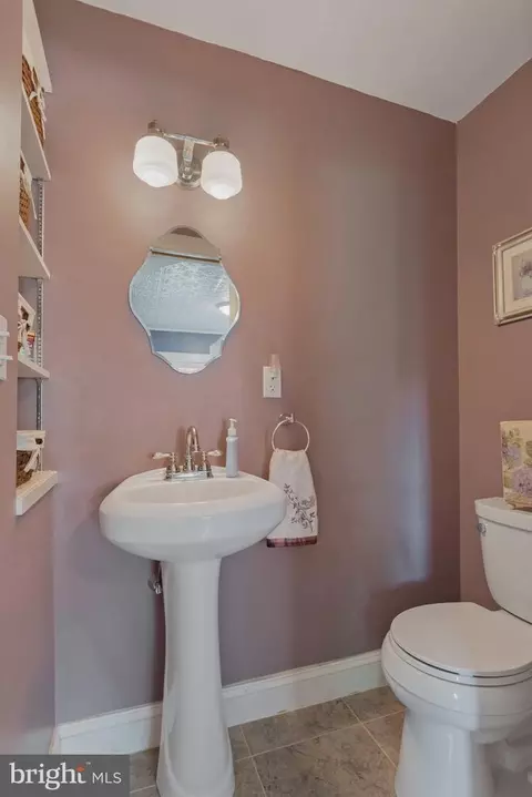 Bath - 420 Linden St, Lititz, PA 17543 photo 1 of 2