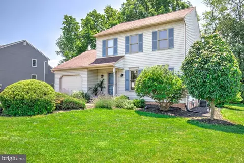 1808 Krystle Dr, Lancaster, PA 17602