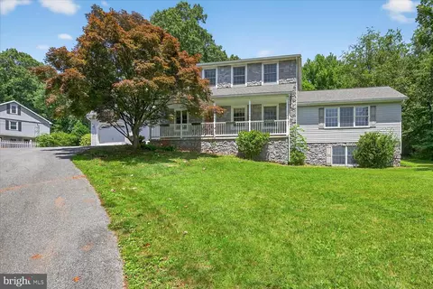 300 Black Horse Rd, Reinholds, PA 17569