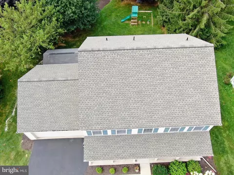 View/Area - 321 Coventry Ln, Lititz, PA 17543 photo 2 of 5