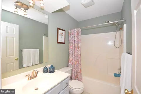 Bath - 321 Coventry Ln, Lititz, PA 17543 photo 2 of 2