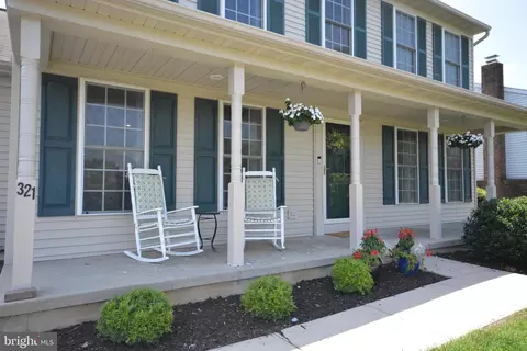 Exterior - 321 Coventry Ln, Lititz, PA 17543 photo 5 of 6