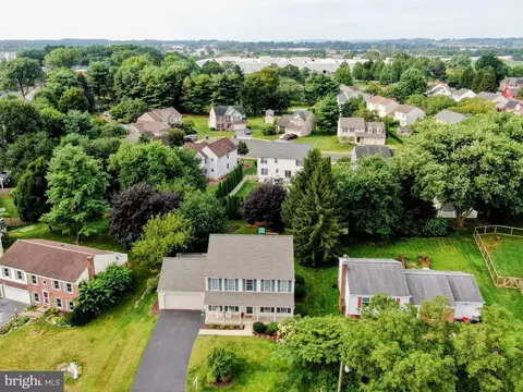 View/Area - 321 Coventry Ln, Lititz, PA 17543 photo 4 of 5