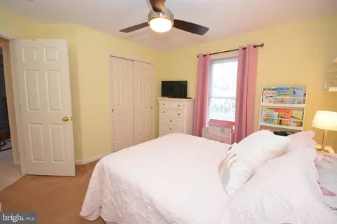 Bedroom - 321 Coventry Ln, Lititz, PA 17543 photo 6 of 8