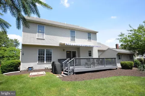 Exterior - 321 Coventry Ln, Lititz, PA 17543 photo 4 of 6