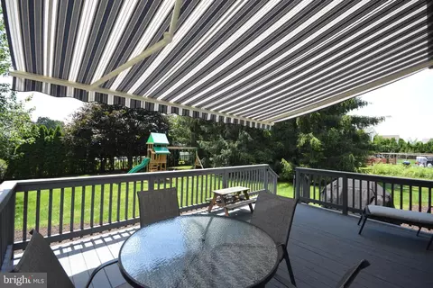Exterior - 321 Coventry Ln, Lititz, PA 17543 photo 2 of 6