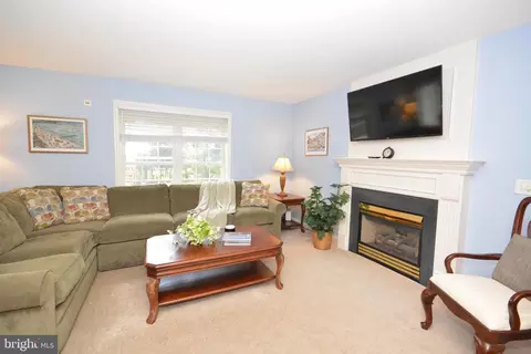 Living - 321 Coventry Ln, Lititz, PA 17543 photo 3 of 3