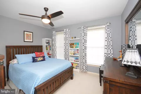 Bedroom - 321 Coventry Ln, Lititz, PA 17543 photo 3 of 8