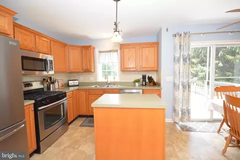 Kitchen - 321 Coventry Ln, Lititz, PA 17543 photo 2 of 2