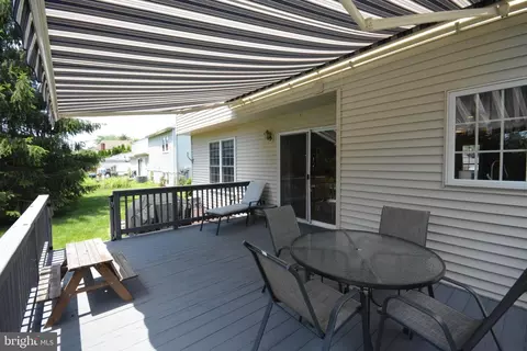 Exterior - 321 Coventry Ln, Lititz, PA 17543 photo 3 of 6