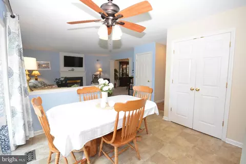 Dining - 321 Coventry Ln, Lititz, PA 17543 photo 3 of 6