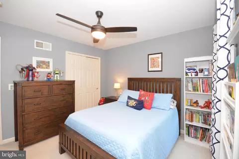 Bedroom - 321 Coventry Ln, Lititz, PA 17543 photo 4 of 8