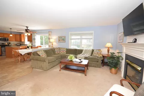 Living - 321 Coventry Ln, Lititz, PA 17543 photo 2 of 3