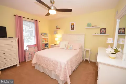 Bedroom - 321 Coventry Ln, Lititz, PA 17543 photo 5 of 8