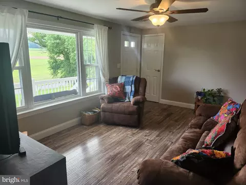 Living - 318 Long Ln, Lititz, PA 17543 photo 1 of 2